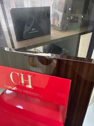 Expositor CH Carolina Herrera