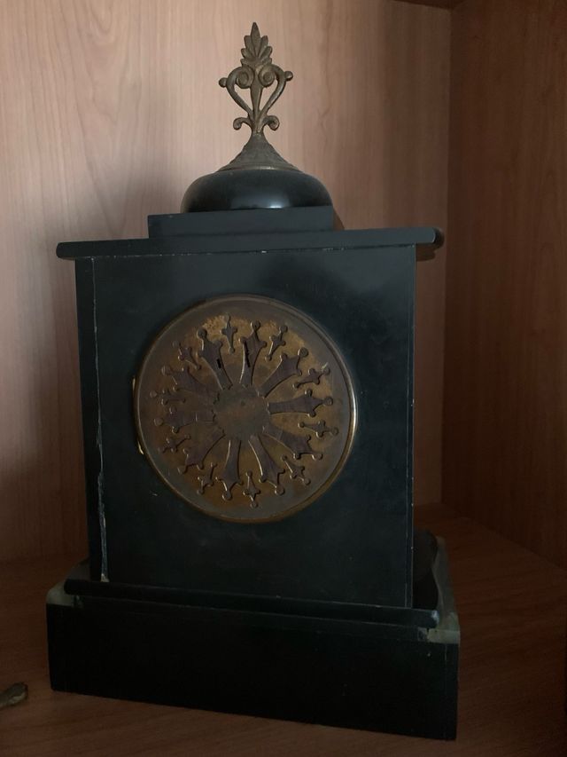 Reloj de sobremesa antiguo
