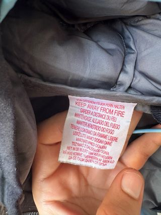 Chaqueta Adidas acolchada gris y negra