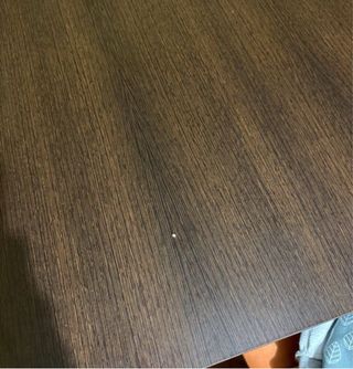 Mesa de comedor de madera oscura