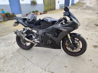 Yamaha R6 Negra
