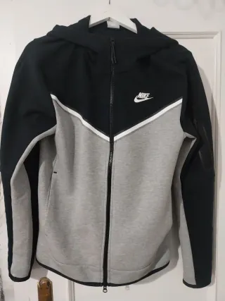 Chaqueta Nike Tech Fleece Negra y Gris