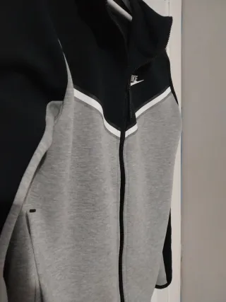 Chaqueta Nike Tech Fleece Negra y Gris