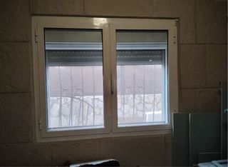 Ventana aluminio climalit con persiana y mosquiter