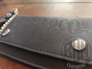 Portafoglio nero con catena