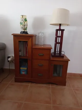 Mueble auxiliar madera y cristal.