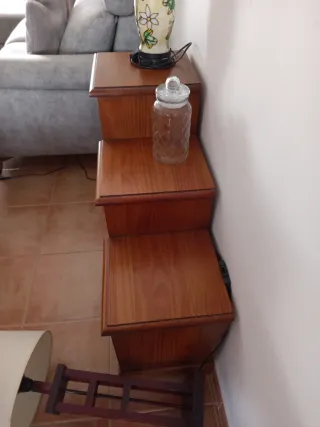 Mueble auxiliar madera y cristal.