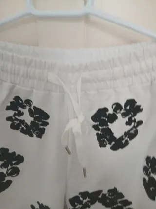 Conjunto verano flores blanco y negro