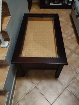 Mesa de centro de madera y cristal