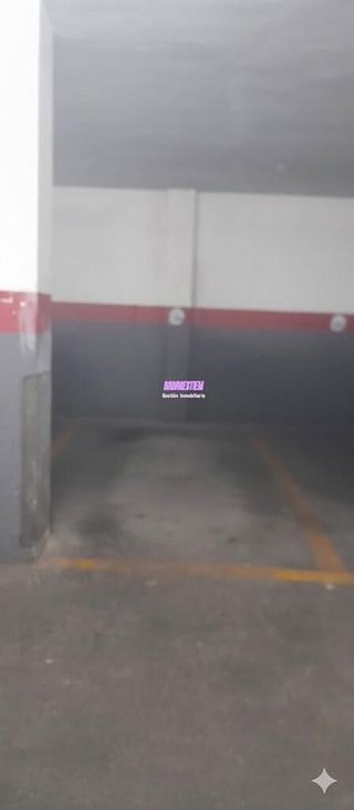 Garaje en venta en Centre en Badalona