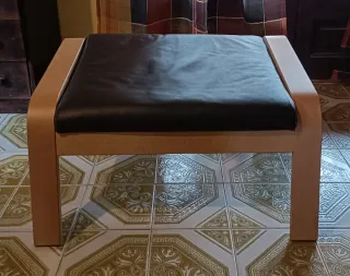 Reposapiés Poäng Piel y Madera