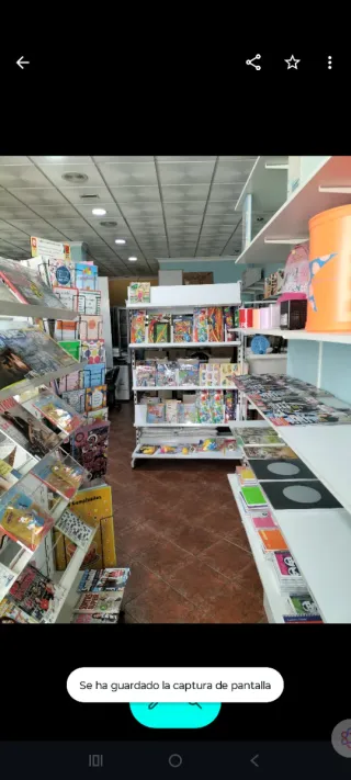 Estanterias, repisas y vitrina