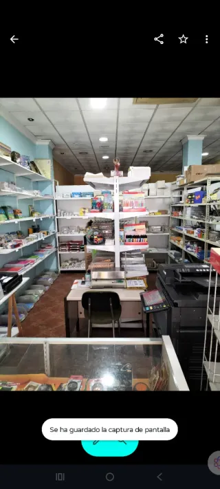 Estanterias, repisas y vitrina