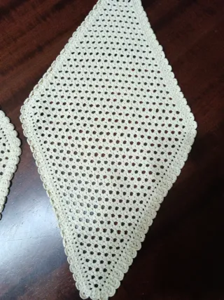 Centrini uncinetto beige