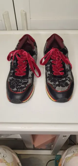 Zapatillas deportivas mujer negras y rojas