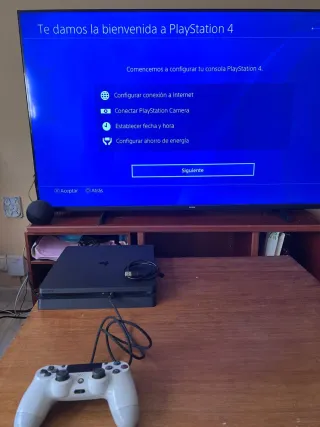 Consola PS4 + Mando Blanco