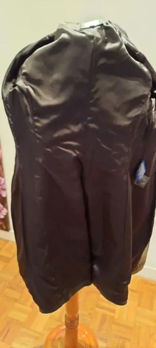 Abrigo de piel negro entallado