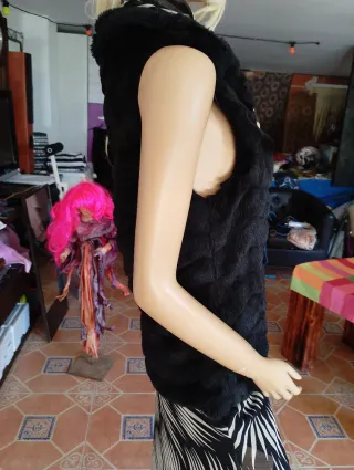 Chaleco de pelo negro