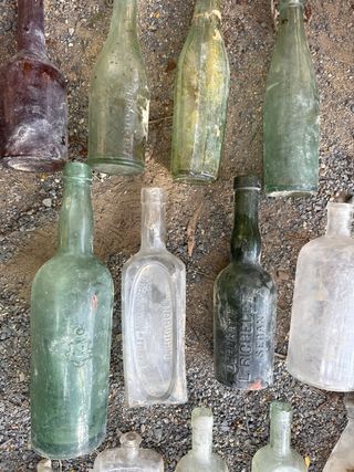 Lotto di 13 bottiglie antiche