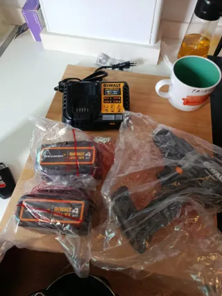 Taladro percutor DeWalt DCD85M