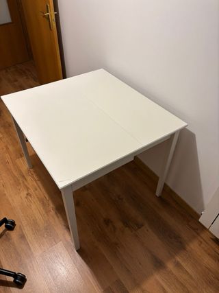 Mesa abatible multiusos.