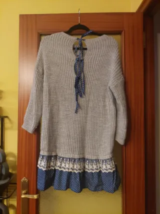 Vestido de punto con volantes