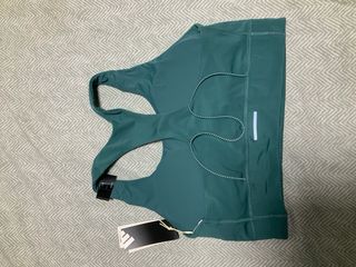 Top deportivo Adidas verde