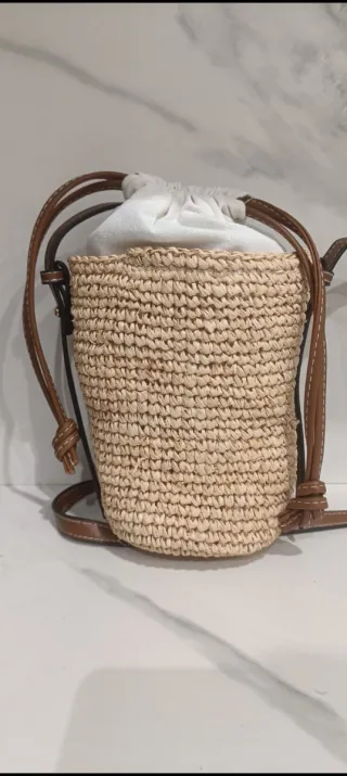 Bolso de rafia con asas en cuero