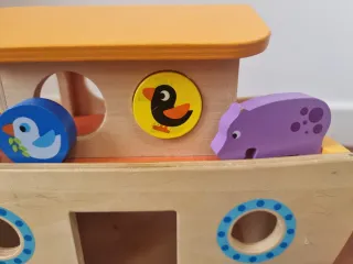 Barco de Noé de madera con figuras