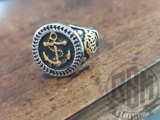 Anello con ancora dorata