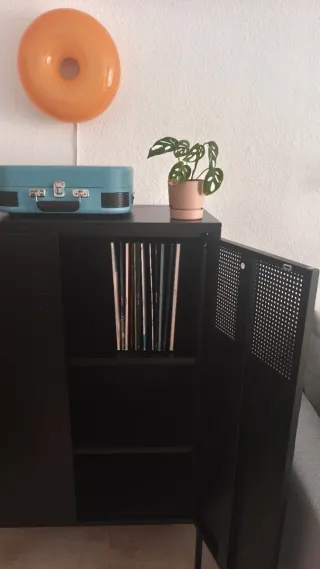 Taquilla/Cómoda metálica negra