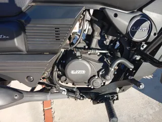 UM Renegade Commando 125 Negra