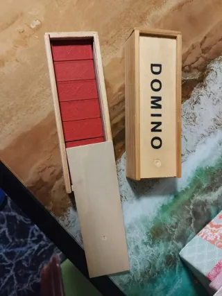 Pareja de Juegos de Dominó con Caja