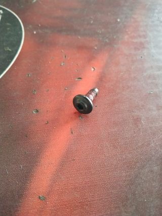 Tornillo del parasalpicaduras para Ducati 77211091A