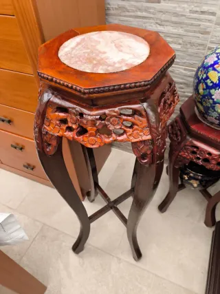 Mesita japonesa de madera y mármol