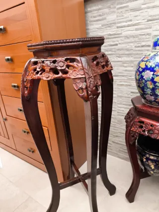 Mesita japonesa de madera y mármol