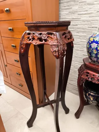 Mesita japonesa de madera y mármol