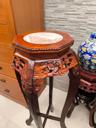 Mesita japonesa de madera y mármol