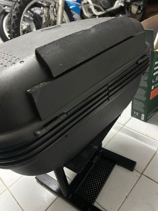 Top Case Moto VOJAGOR Preto e Vermelho