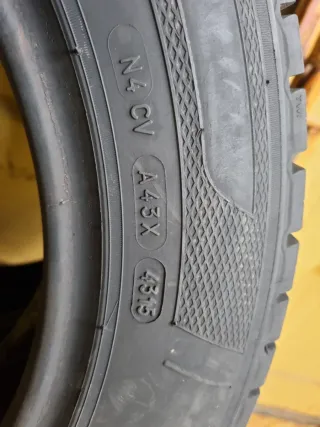 Vendo 2 Neumáticos Furgoneta perfecto Estado