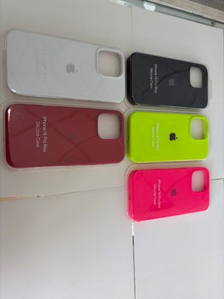 Fodere iPhone 16 Pro Max in silicone Apple