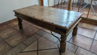 Mesa de centro rústica de madera