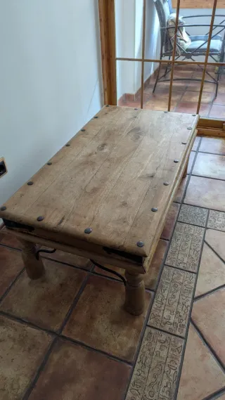 Mesa de centro rústica de madera