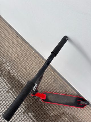 Patinete Oxelo Negro y Rojo