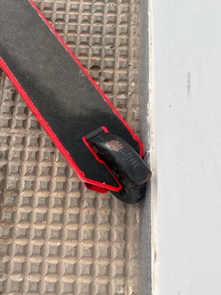 Patinete Oxelo Negro y Rojo