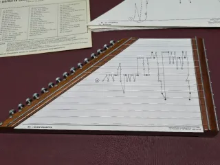 Cítara Colombina Vintage con partituras