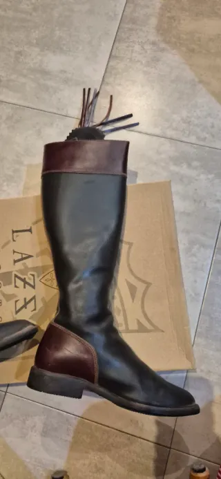 Botas camperas de cuero marrones. Un solo uso