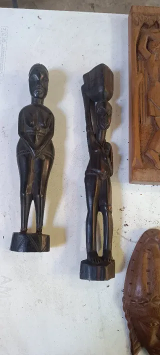 Figuras talladas madera artesanía
