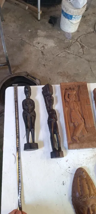 Figuras talladas madera artesanía