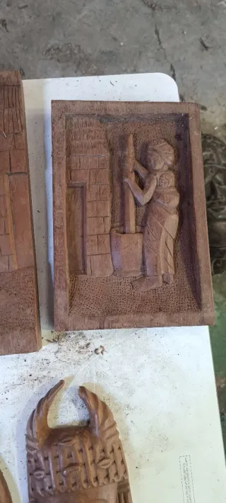 Figuras talladas madera artesanía